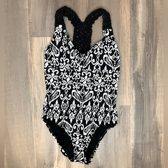 ATHENA SAND TROPEZ MACRAME Racerback ONE PIECE SWIMSUIT Black White SIZE 8 NWT - Picture 1 of 16